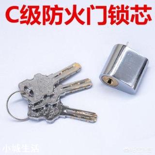 我家今天遭受小偷了，门被撬了。想问问大家哪个门比较好，或者有什么安全的建议？