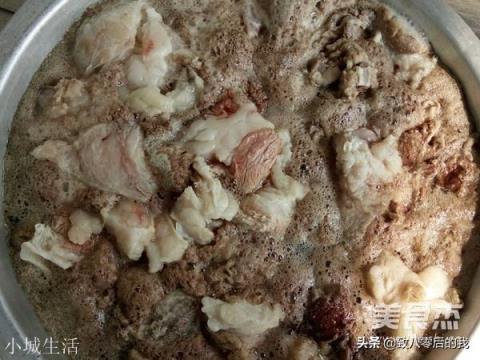 炖牛腩需放什么料？