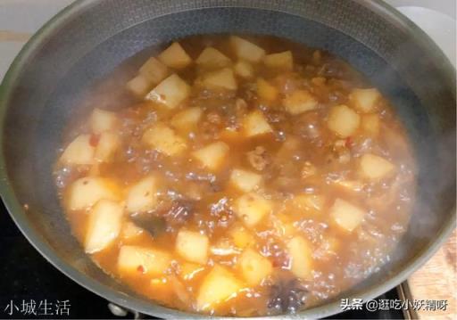炖牛腩需放什么料？
