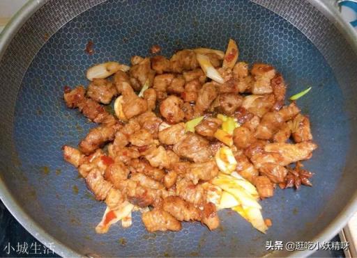 炖牛腩需放什么料？