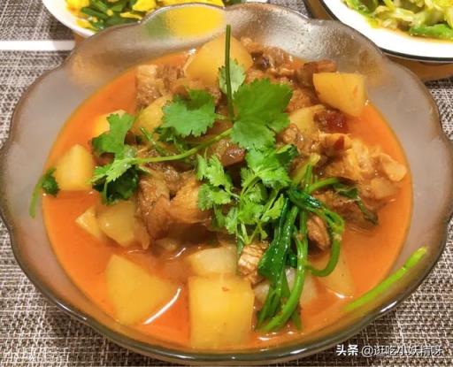 炖牛腩需放什么料？