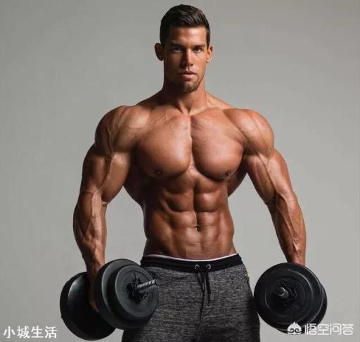 三角肌显得很小，想强化三角肌该怎么练？