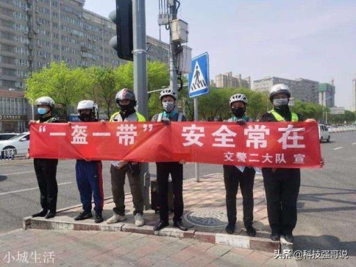 电动车带头盔OK，可停车后怎么保管？挂车上怕偷，拿在手里麻烦？