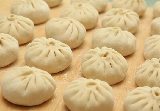 包子蒸出来很干是怎么回事？包子蒸出来为什么会发黑？