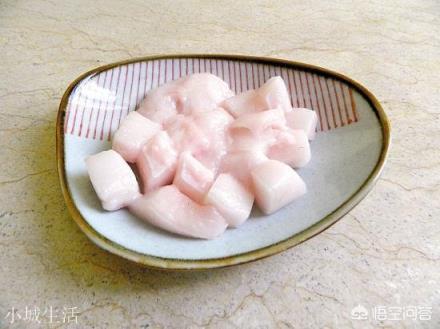 早餐包子店一元一个的肉包子是用什么样子的肉做的馅？