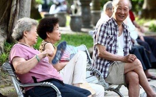 以热制热才是更好的养生之道 老人避暑