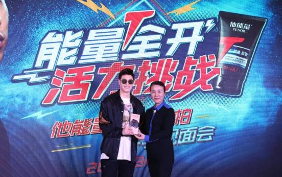 他能量X潘玮柏见面会揭秘 男生用什么洗面奶比较好
