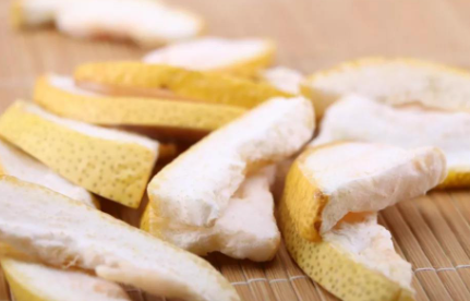 柚子皮有什么妙用 柚子皮可以用来泡脚吗