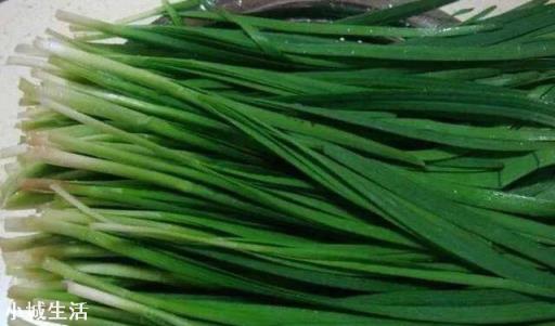 韭菜上什么肥料长的黑亮又粗壮？
