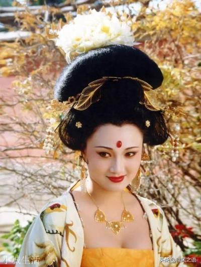 楊貴妃的腰，你覺(jué)得屬于哪一種：1,胖如同水桶；2:束腰型？