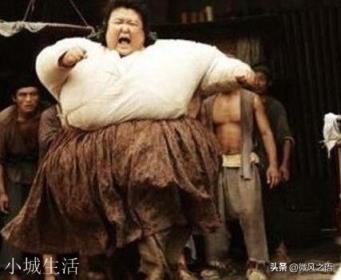 楊貴妃的腰，你覺(jué)得屬于哪一種：1,胖如同水桶；2:束腰型？