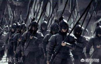 古时候打仗，第一排的士兵为何不怕当炮灰送死？