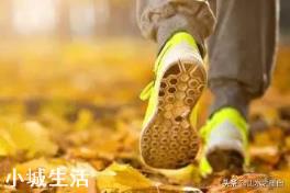 每天坚持快走比跑步好吗?