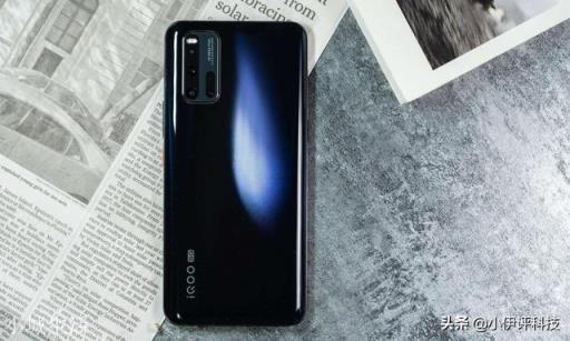 最新发布的热门手机OPPO Find X2、iQOO3和小米10，想问一下哪个更香？