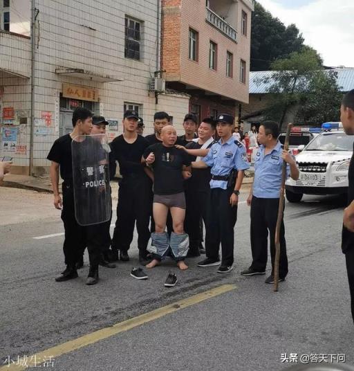 曾某杀人时和被捕后衣服都不一样了，这里面是不是还有问题？
