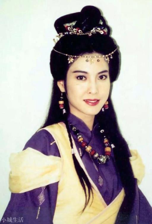 《倚天屠龙记》中紫衫龙王为何舍得让女儿小昭给人当丫鬟?她有什么来历?