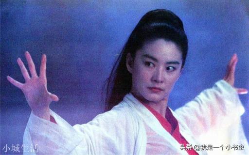 你认为乔峰能和天山童姥过几招？