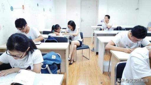 家长群深夜频频“炸锅”，老师睡得比学生还早，家校共育怎么解决？