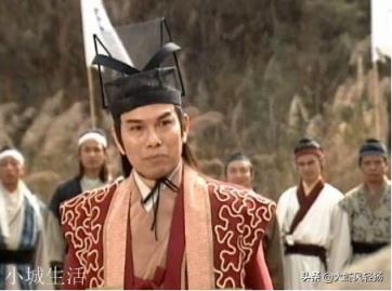 為啥左冷禪和其他4位掌門武功差那么多，應該都是同輩的，難道僅僅是天賦高嗎？