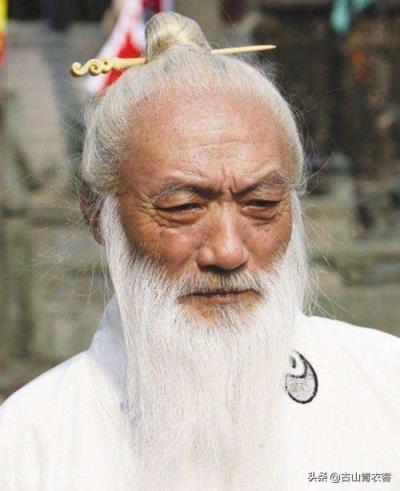 张三丰的武功比成昆高那么多，为什么张翠山武功比不上谢逊？