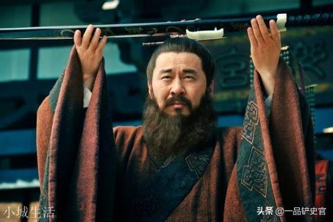 夏侯渊地位不比于禁低，为何斩夏侯渊的黄忠没被评为“威震华夏”？