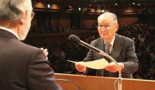 日本96歲老翁還上大學 全球年紀最大的大學畢業(yè)生