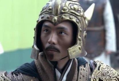 许褚面对五虎上将，敢单挑从来不怂，为什么遇到颜良文丑却不敢迎战？