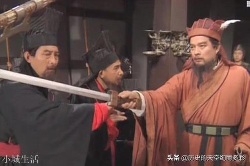 三国里董卓与何进都身居高位，为何都败？