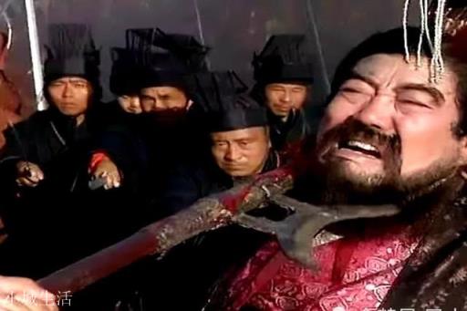 三国里董卓与何进都身居高位，为何都败？