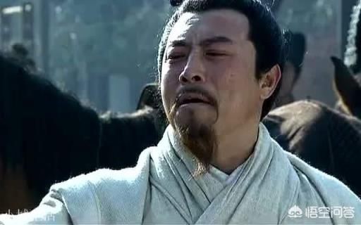 曹操连学3声狗叫，群臣低头不敢说话，为何只有许褚敢哈哈大笑？