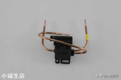 冰箱后边总是结冰，滴水。怎么回事？
