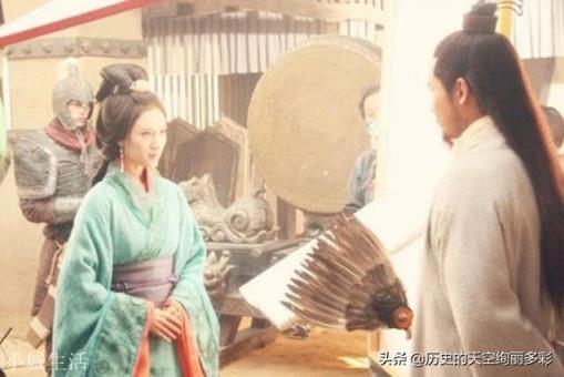 三国中诸葛亮为什么一年四季总是拿着羽毛扇？问这把扇子的来历？