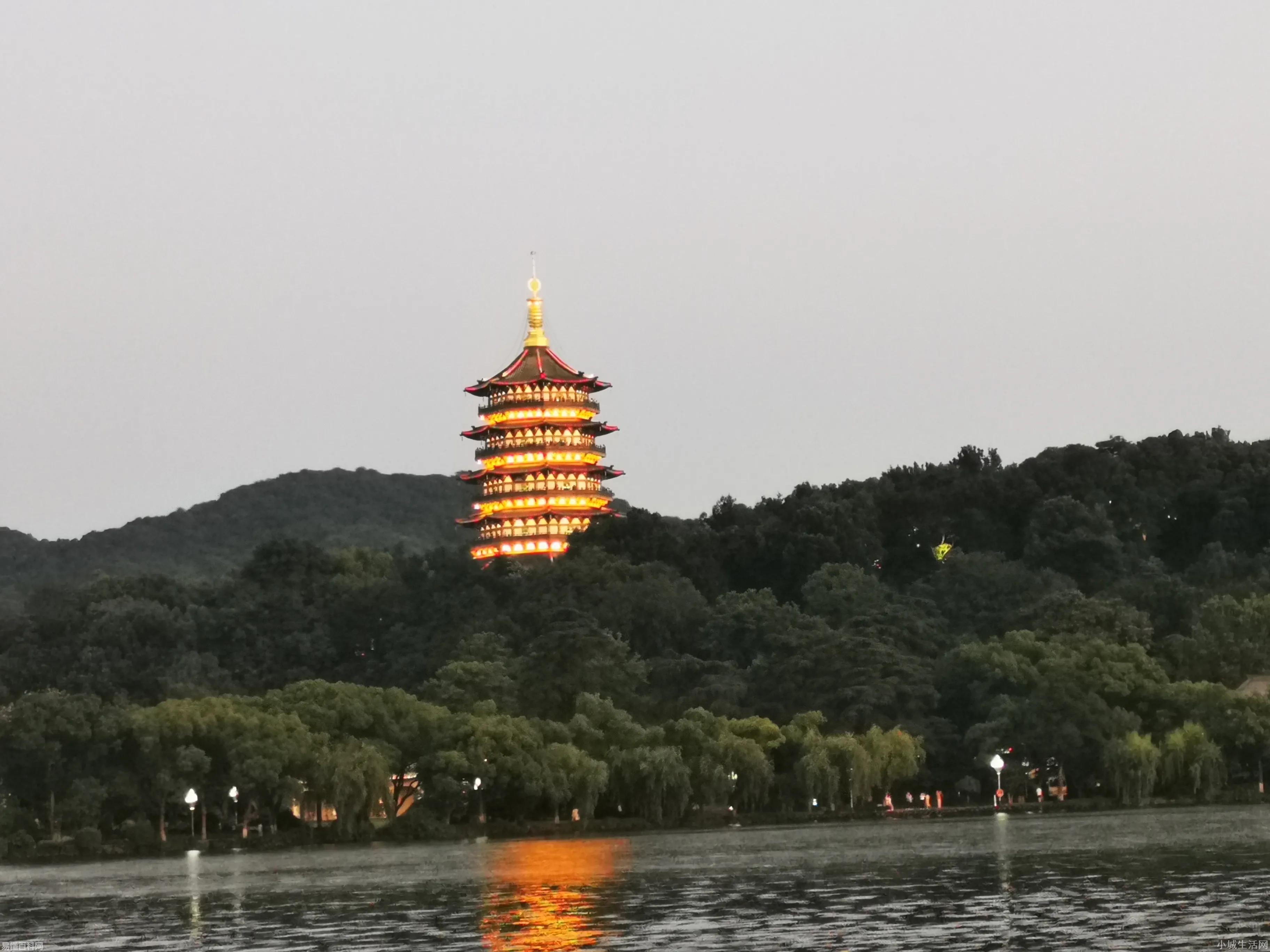 毕竟西湖六月中的毕竟是什么意思(毕竟西湖六月中的毕竟的网络用语是什么梗)