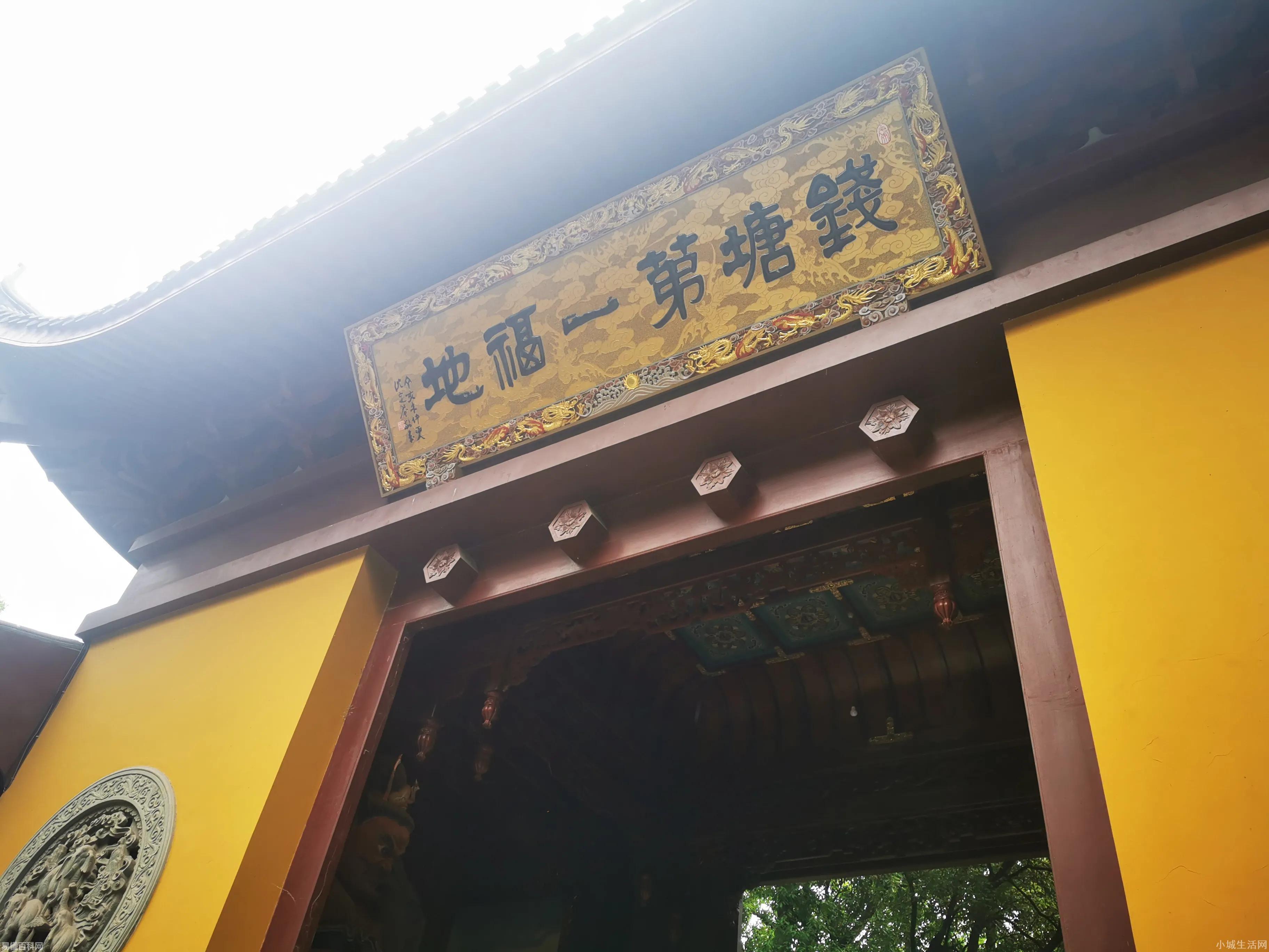 毕竟西湖六月中的毕竟是什么意思(毕竟西湖六月中的毕竟的网络用语是什么梗)