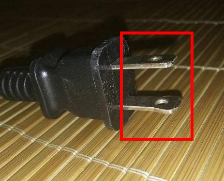 丁向陽解析:驚!插頭中間的洞竟是用來做這？生活小常識