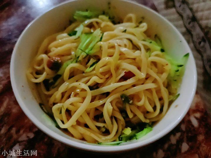 ?做凉面是先蒸还是先煮(凉面怎么做家常做法步骤)