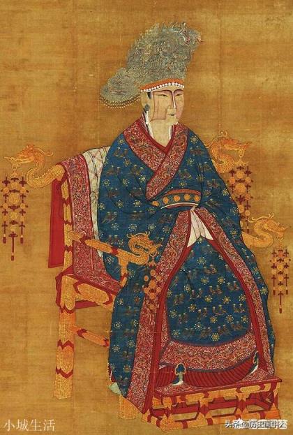 北宋刘娥敢身穿龙袍为何不效仿武则天称帝?她对北宋贡献有多大?