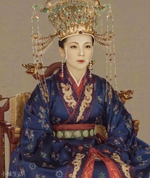北宋刘娥敢身穿龙袍为何不效仿武则天称帝?她对北宋贡献有多大?