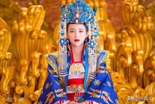 北宋刘娥敢身穿龙袍为何不效仿武则天称帝?她对北宋贡献有多大?