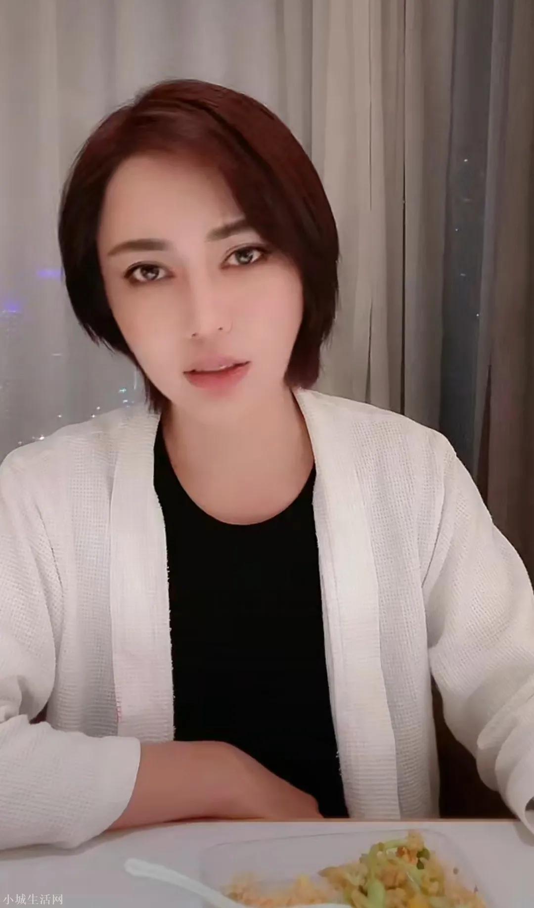 辛巴的徒弟时大漂亮，卖OPPO手机又被机器人狂黑