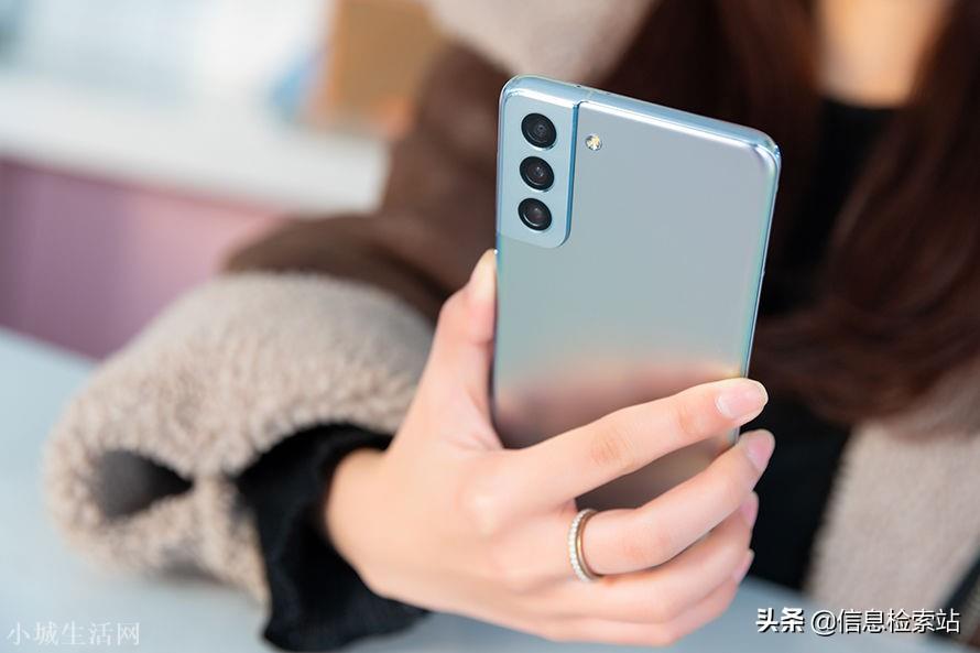 三星S22堆料太猛，4nm强芯+5400mAh+100倍变焦，值得期待