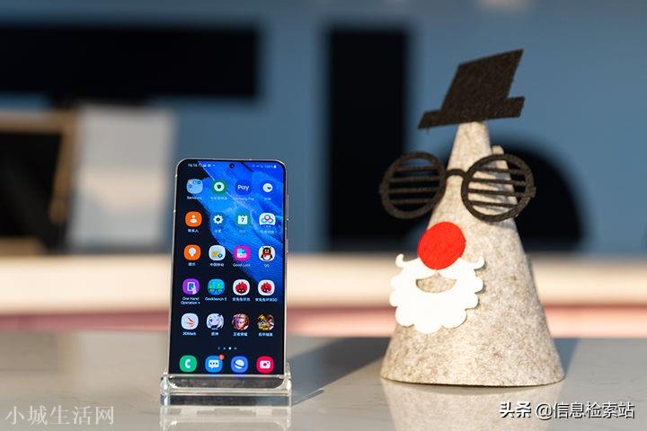 三星S22堆料太猛，4nm强芯+5400mAh+100倍变焦，值得期待