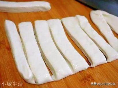 河南油条的面怎么和？