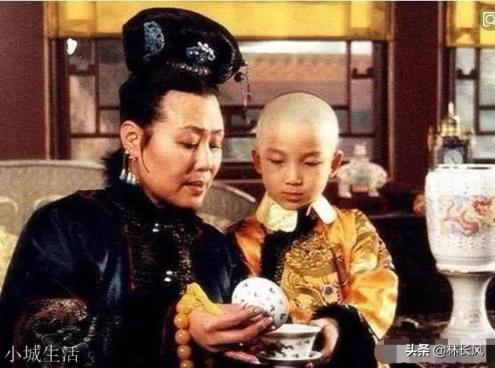 皇太极不喜欢孝庄，为啥孝庄可以皇太后？