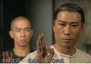 你认为《鹿鼎记》中十大武功高手是哪些？该如何排名呢？