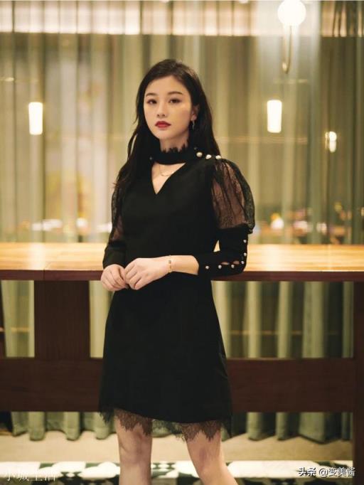 女人穿高跟鞋要搭配什么样的衣服会更加性感？