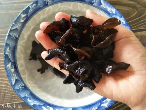 木耳泡发多久不能吃了?