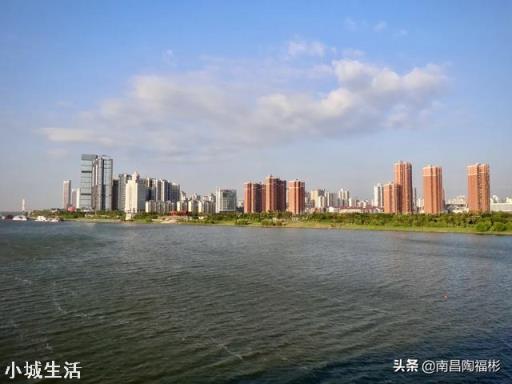手机现在的功能这么多，还有人买平板电脑吗？