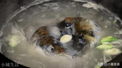 请问鱼汤怎么才能又白又鲜没腥味?