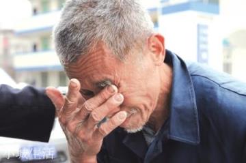 父亲死前说等他死后,就不要和亲戚来往了,现在有亲戚去世了,我该去吗?